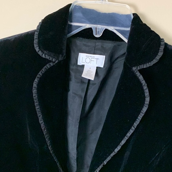 ANN TAYLOR LOFT • Velvet Blazer - Picture 5 of 7